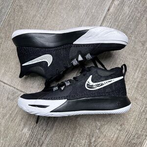 Nike Kyrie 4 basketball shoes